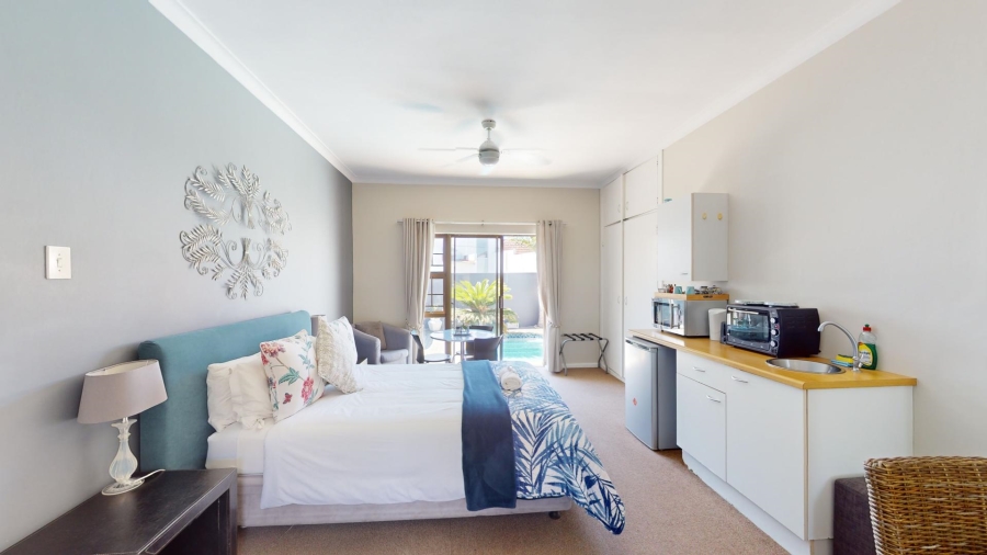 10 Bedroom Property for Sale in Summerstrand Eastern Cape